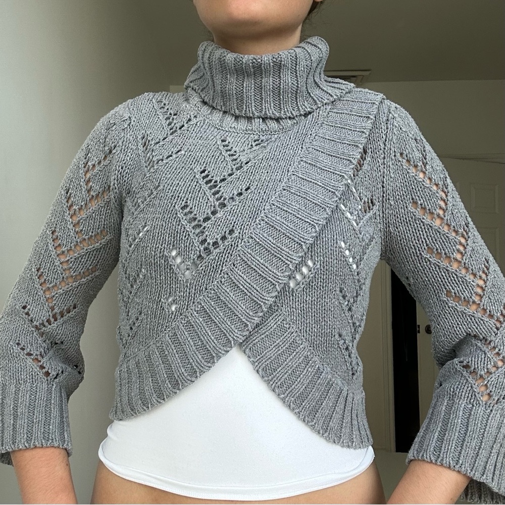 BEBE GREY KNIT SWEATER
